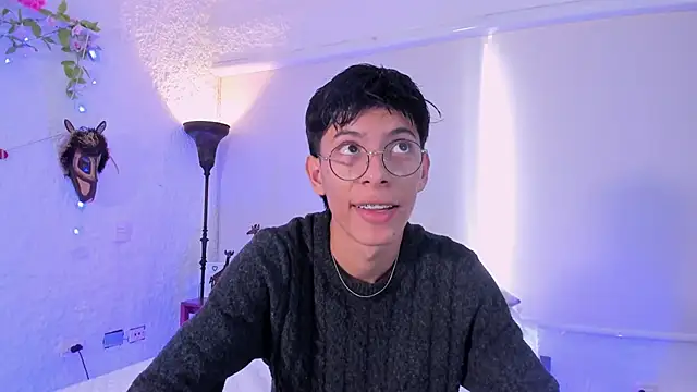 Snapshot of alexandersawyer chatting on 03.11.25 alexandersawyer online show from 03.11.25