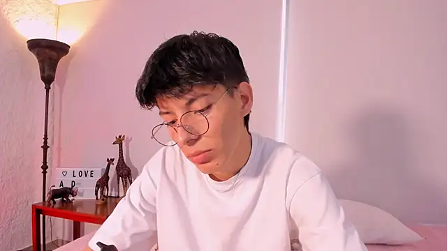 Snapshot of alexandersawyer chatting on 03.13.25 alexandersawyer online show from 03.13.25