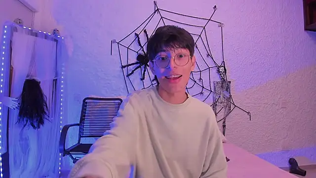 Snapshot of alexandersawyer chatting on 10.06.25 alexandersawyer online show from 10.06.25