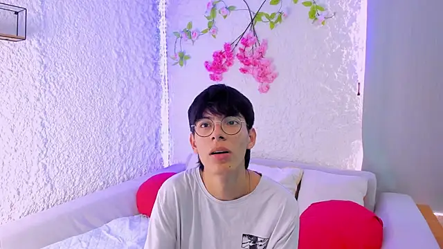 Snapshot of alexandersawyer chatting on 10.06.25 alexandersawyer online show from 10.06.25