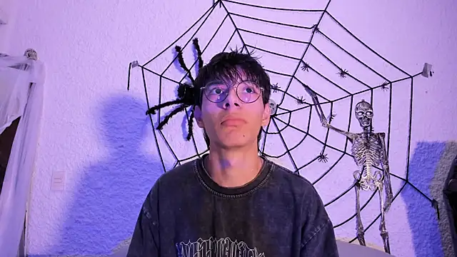 Snapshot of alexandersawyer chatting on 10.10.25 alexandersawyer online show from 10.10.25