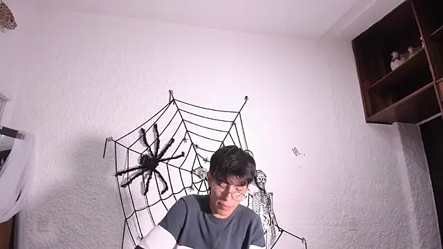 Snapshot of alexandersawyer chatting on 10.16.25 alexandersawyer online show from 10.16.25