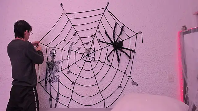 Snapshot of alexandersawyer chatting on 10.18.25 alexandersawyer online show from 10.18.25