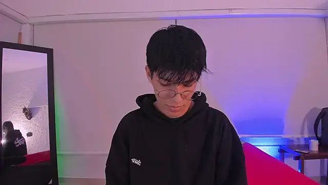 Snapshot of alexandersawyer chatting on 10.20.25 alexandersawyer online show from 10.20.25