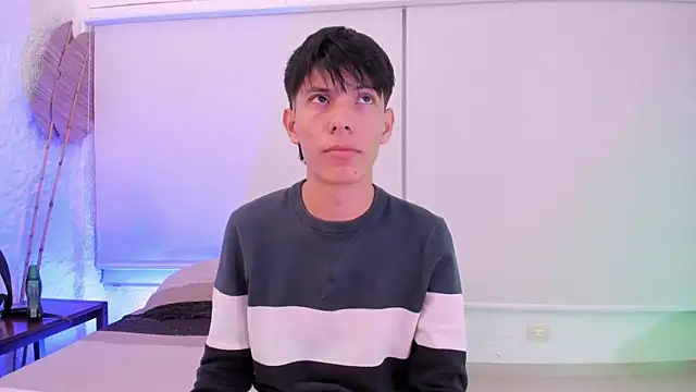 Snapshot of alexandersawyer chatting on 10.24.25 alexandersawyer online show from 10.24.25