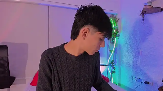 Snapshot of alexandersawyer chatting on 10.25.25 alexandersawyer online show from 10.25.25