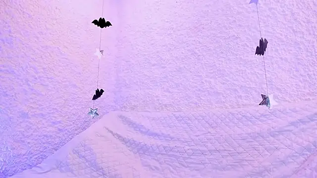 Snapshot of alexandersawyer chatting on 10.28.25 alexandersawyer online show from 10.28.25