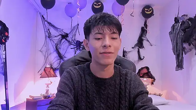 Snapshot of alexandersawyer chatting on 10.30.25 alexandersawyer online show from 10.30.25