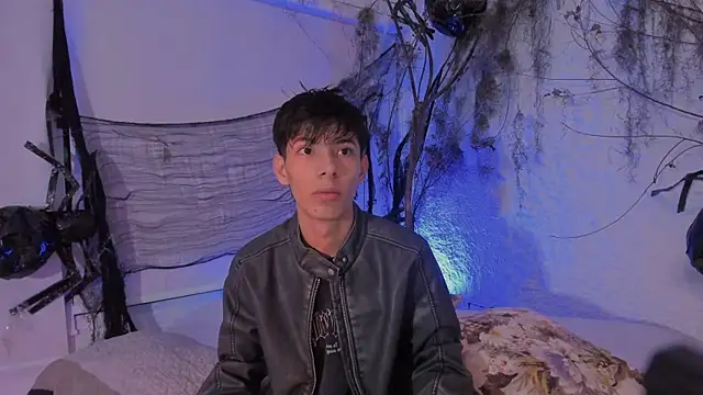 Snapshot of alexandersawyer chatting on 11.04.25 alexandersawyer online show from 11.04.25