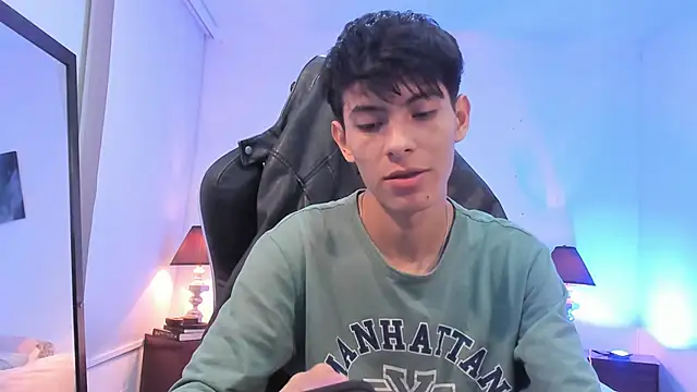 Snapshot of alexandersawyer chatting on 11.07.25 alexandersawyer online show from 11.07.25