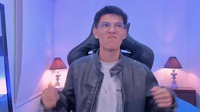 Snapshot of alexandersawyer chatting on 11.17.25 alexandersawyer online show from 11.17.25