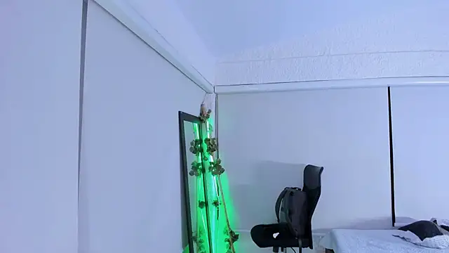 Snapshot of alexandersawyer chatting on 11.22.25 alexandersawyer online show from 11.22.25