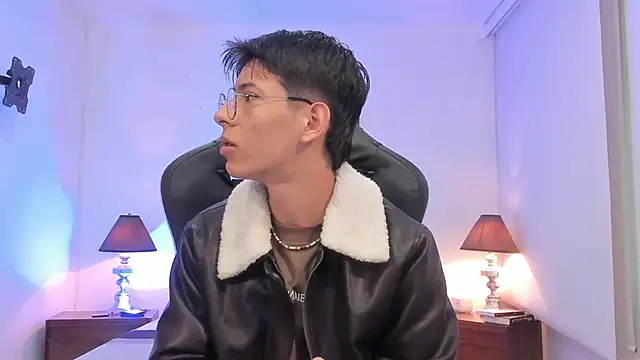 Snapshot of alexandersawyer chatting on 11.26.25 alexandersawyer online show from 11.26.25