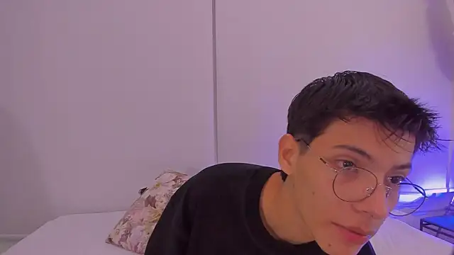 Snapshot of alexandersawyer chatting on 11.29.25 alexandersawyer online show from 11.29.25