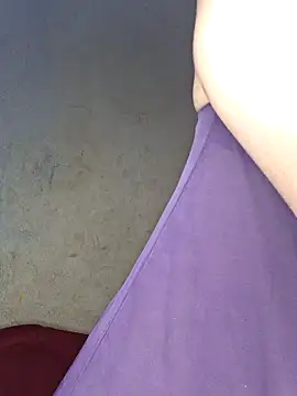 Snapshot of HelenHoltz chatting on 09.16.25 HelenHoltz online show from 09.16.25