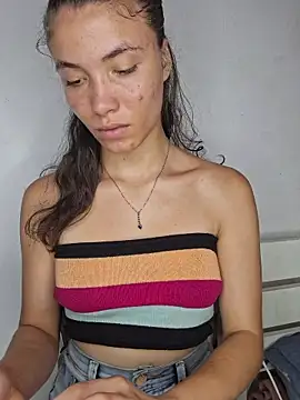 Snapshot of HelenHoltz chatting on 12.03.25 HelenHoltz online show from 12.03.25