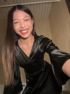 Snapshot of DesiredHoney chatting on 12.08.24 DesiredHoney online show from 12.08.24