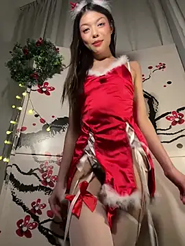 Snapshot of DesiredHoney chatting on 12.22.24 DesiredHoney online show from 12.22.24