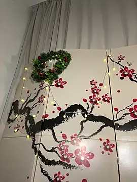 Snapshot of DesiredHoney chatting on 12.23.24 DesiredHoney online show from 12.23.24