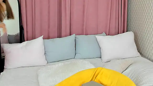 Snapshot of BritneyCruze chatting on 12.07.24 BritneyCruze online show from 12.07.24