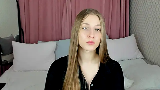 Snapshot of BritneyCruze chatting on 12.10.24 BritneyCruze online show from 12.10.24