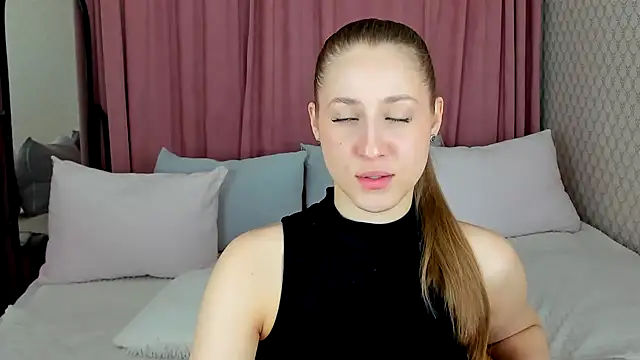 Snapshot of BritneyCruze chatting on 12.12.24 BritneyCruze online show from 12.12.24