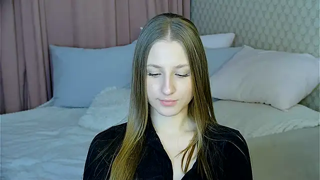 Snapshot of BritneyCruze chatting on 02.13.25 BritneyCruze online show from 02.13.25