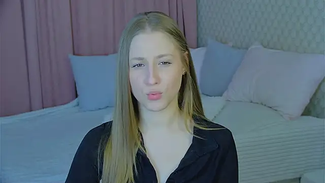 Snapshot of BritneyCruze chatting on 02.27.25 BritneyCruze online show from 02.27.25