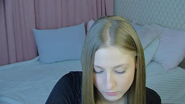 Snapshot of BritneyCruze chatting on 02.27.25 BritneyCruze online show from 02.27.25