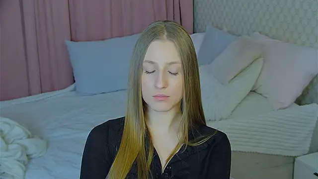 Snapshot of BritneyCruze chatting on 02.27.25 BritneyCruze online show from 02.27.25