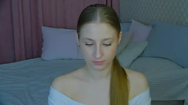 Snapshot of BritneyCruze chatting on 03.05.25 BritneyCruze online show from 03.05.25