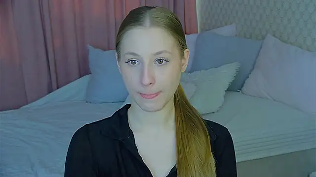 Snapshot of BritneyCruze chatting on 03.10.25 BritneyCruze online show from 03.10.25