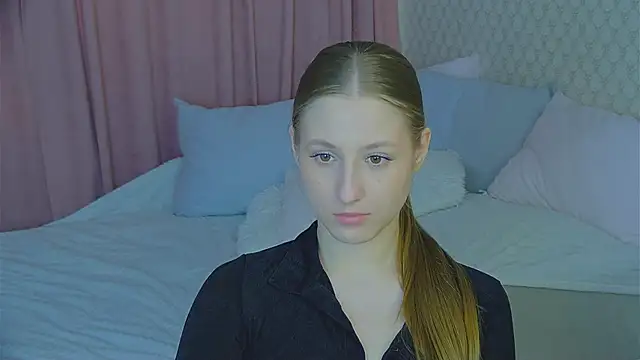 Snapshot of BritneyCruze chatting on 03.10.25 BritneyCruze online show from 03.10.25