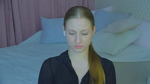 Snapshot of BritneyCruze chatting on 03.10.25 BritneyCruze online show from 03.10.25