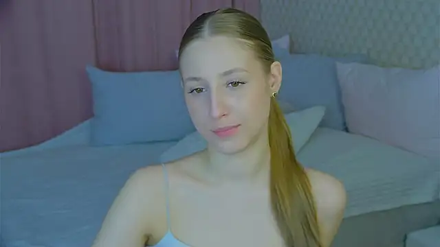 Snapshot of BritneyCruze chatting on 03.13.25 BritneyCruze online show from 03.13.25