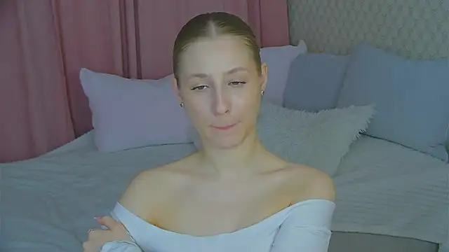 Snapshot of BritneyCruze chatting on 03.21.25 BritneyCruze online show from 03.21.25