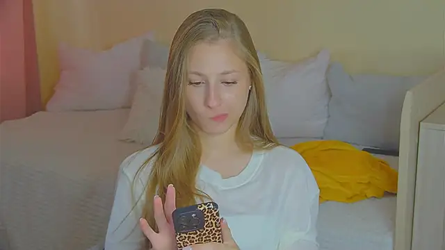 Snapshot of BritneyCruze chatting on 09.09.25 BritneyCruze online show from 09.09.25