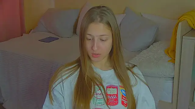 Snapshot of BritneyCruze chatting on 10.10.25 BritneyCruze online show from 10.10.25