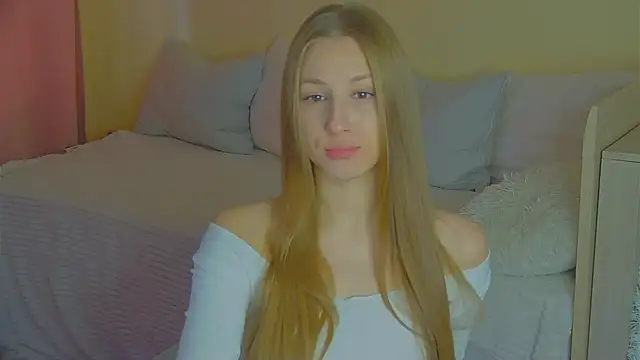 Snapshot of BritneyCruze chatting on 10.14.25 BritneyCruze online show from 10.14.25