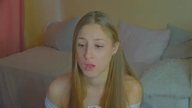 Snapshot of BritneyCruze chatting on 11.13.25 BritneyCruze online show from 11.13.25