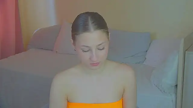 Snapshot of BritneyCruze chatting on 12.15.25 BritneyCruze online show from 12.15.25