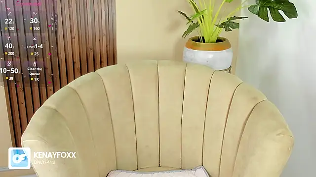 Snapshot of kenayfox chatting on 02.13.25 kenayfox online show from 02.13.25