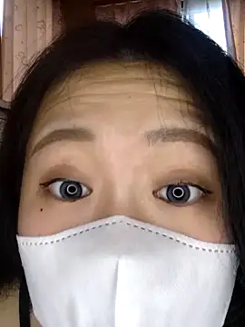 Snapshot of Kurage_chan chatting on 10.14.25 Kurage chan online show from 10.14.25