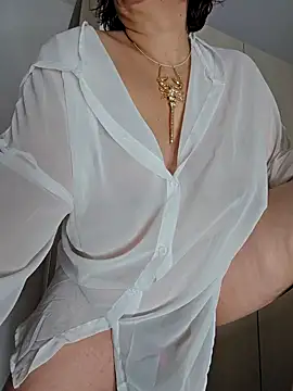 EvaNights online show from 12.22.24