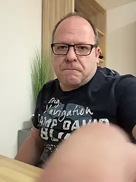 coupleLatinaLovers online show from 12.19.24