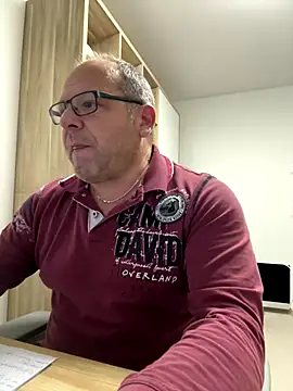 coupleLatinaLovers online show from 10.15.25