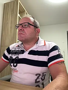 coupleLatinaLovers online show from 10.16.25