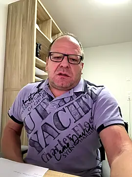 coupleLatinaLovers online show from 10.22.25