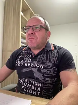 coupleLatinaLovers online show from 11.26.25