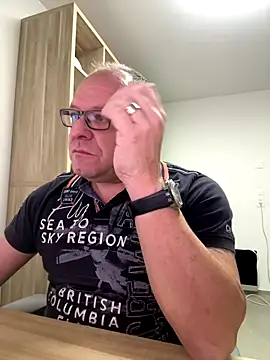 coupleLatinaLovers online show from 11.28.25